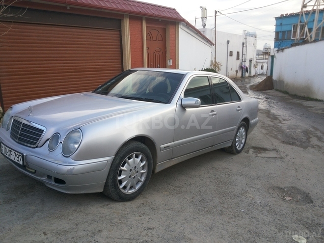 Mercedes E 220 2001, 220,000 km - 2.2 l - Bakı