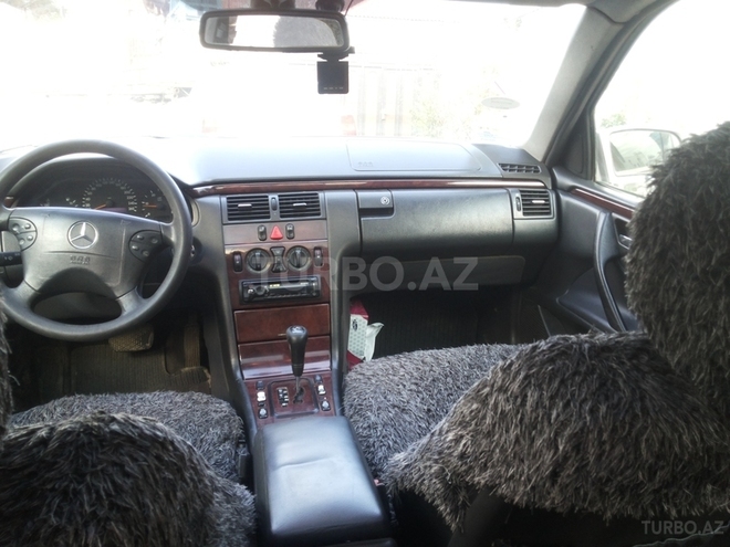 Mercedes E 220 2001, 220,000 km - 2.2 l - Bakı