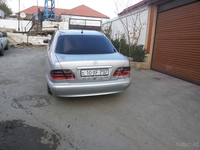 Mercedes E 220 2001, 220,000 km - 2.2 l - Bakı