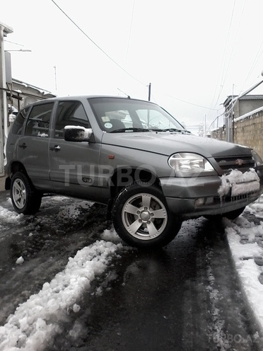 Chevrolet Niva 2008, 72,000 km - 1.7 л - Quba