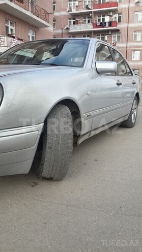 Mercedes E 220 1999, 300,000 km - 2.2 l - Bakı