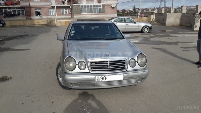 Mercedes E 220 1999, 300,000 km - 2.2 l - Bakı