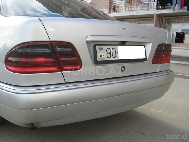 Mercedes E 220 1999, 300,000 km - 2.2 l - Bakı