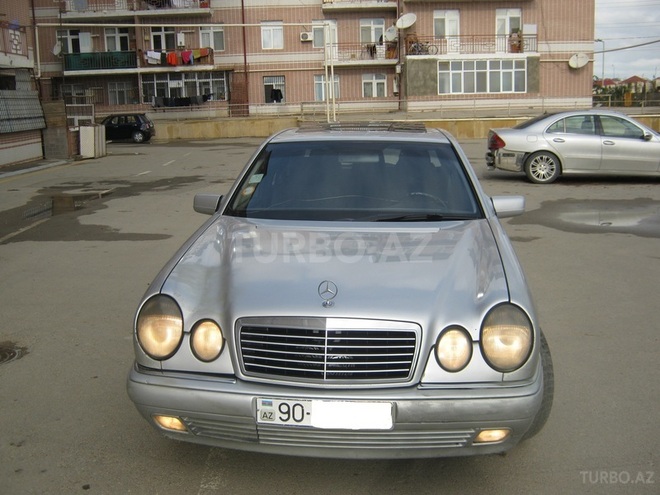 Mercedes E 220 1999, 300,000 km - 2.2 l - Bakı