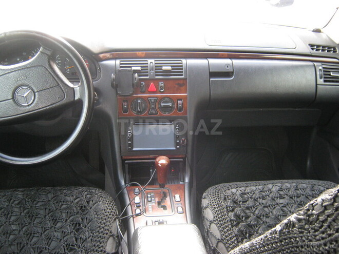 Mercedes E 220 1999, 300,000 km - 2.2 l - Bakı