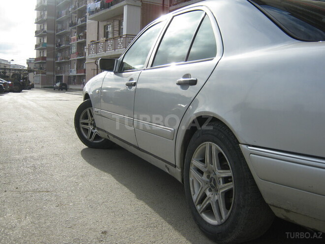 Mercedes E 220 1999, 300,000 km - 2.2 l - Bakı