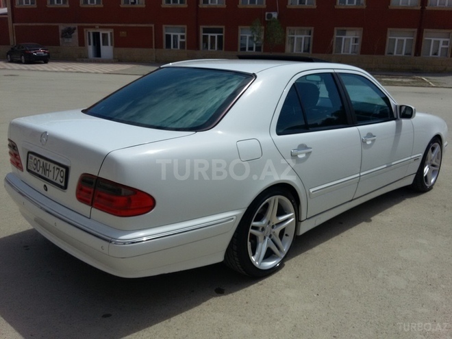 Mercedes E 320 2001, 119,500 km - 3.2 l - Bakı