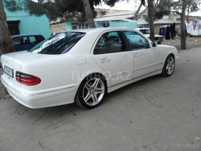 Mercedes E 320 2001, 119,500 km - 3.2 l - Bakı