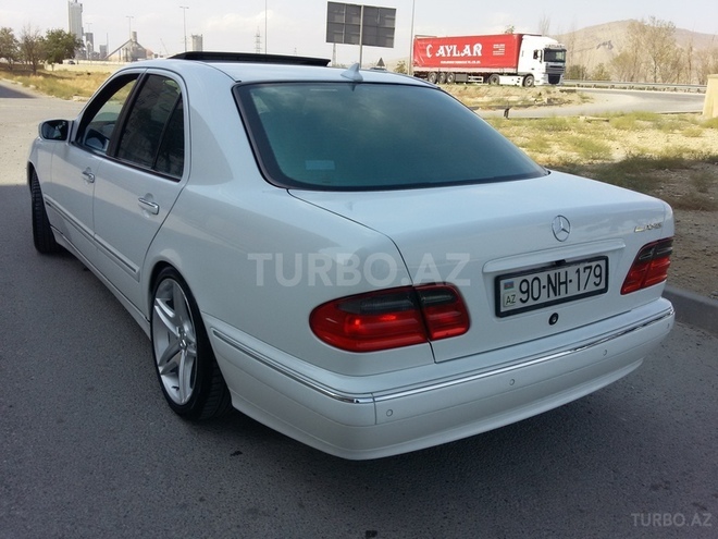 Mercedes E 320 2001, 119,500 km - 3.2 l - Bakı