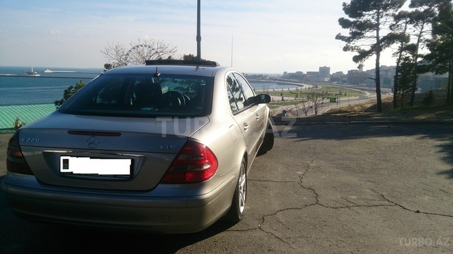 Mercedes E 220 2003, 272,100 km - 2.2 l - Bakı