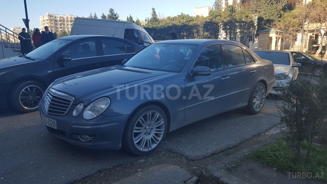 Mercedes E 320 2004, 218,000 km - 3.2 l - Bakı