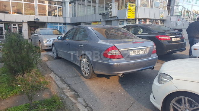 Mercedes E 320 2004, 218,000 km - 3.2 l - Bakı
