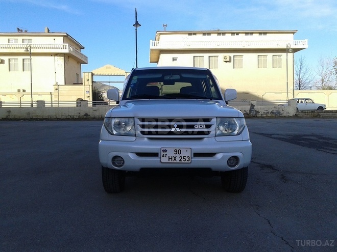 Mitsubishi Pajero io 2001, 182,000 km - 2.0 l - Bakı