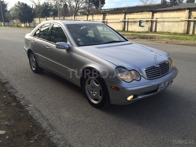 Mercedes C 240 2002, 210,000 km - 2.4 l - Sumqayıt