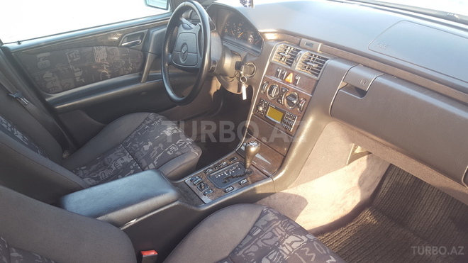 Mercedes E 230 1997, 320,000 km - 2.3 l - Sumqayıt