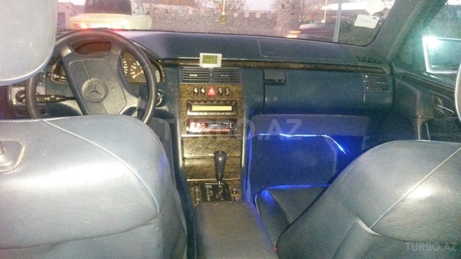 Mercedes E 240 1997, 168,241 km - 2.4 l - Bərdə