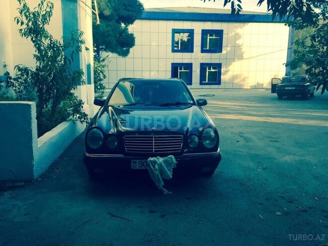 Mercedes E 240 1999, 270,000 km - 2.4 l - Sumqayıt