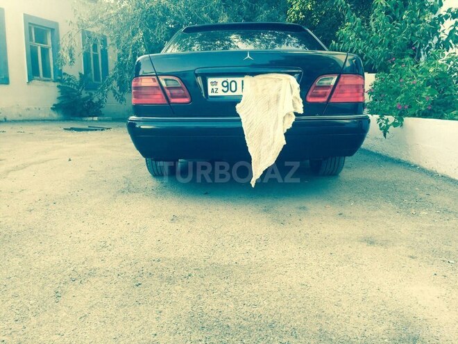 Mercedes E 240 1999, 270,000 km - 2.4 l - Sumqayıt