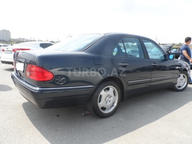 Mercedes E 220 2001, 192,000 km - 2.2 l - Bakı