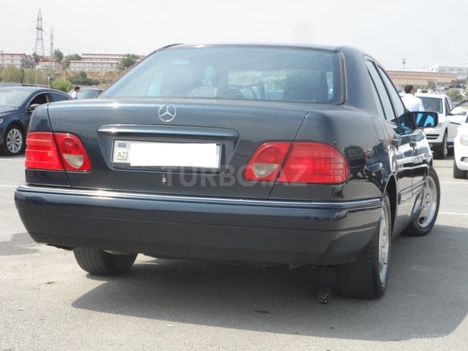 Mercedes E 220 2001, 192,000 km - 2.2 l - Bakı