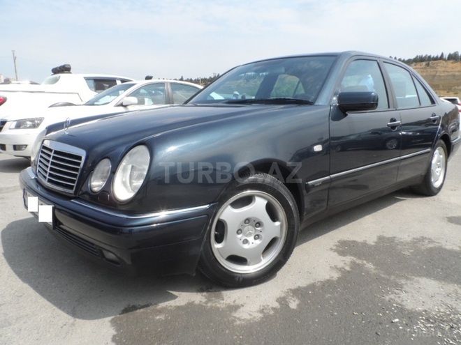 Mercedes E 220 2001, 192,000 km - 2.2 l - Bakı
