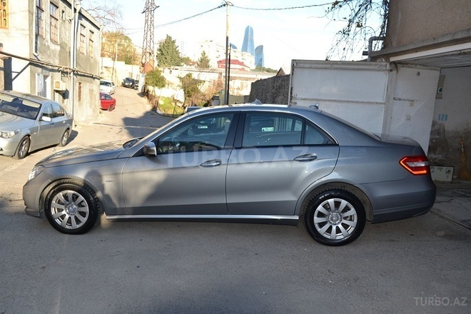 Mercedes E 220 2011, 142,000 km - 2.2 л - Bakı