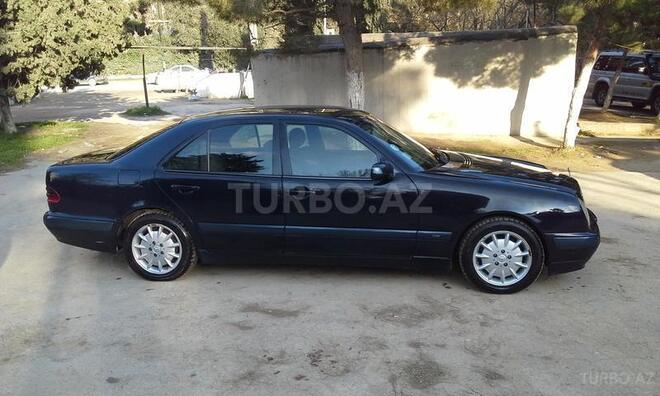 Mercedes E 220 1999, 319,200 km - 2.2 l - Bakı