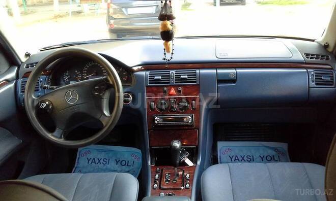Mercedes E 220 1999, 319,200 km - 2.2 l - Bakı