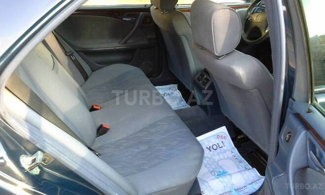 Mercedes E 220 1999, 319,200 km - 2.2 l - Bakı