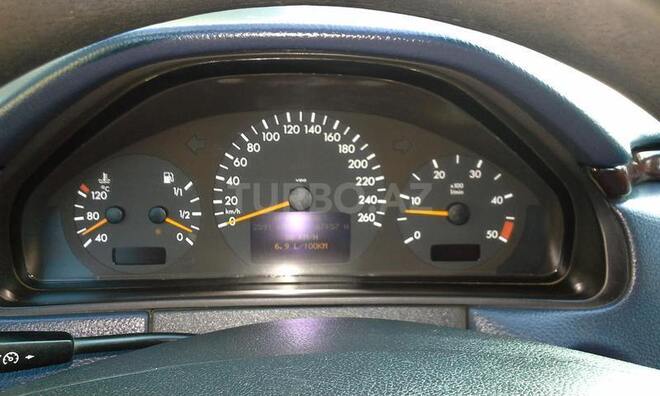Mercedes E 220 1999, 319,200 km - 2.2 l - Bakı
