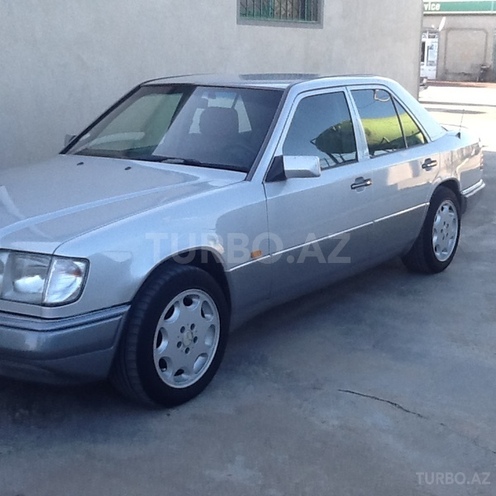 Mercedes E 200 1995, 255,000 km - 2.0 l - Bakı