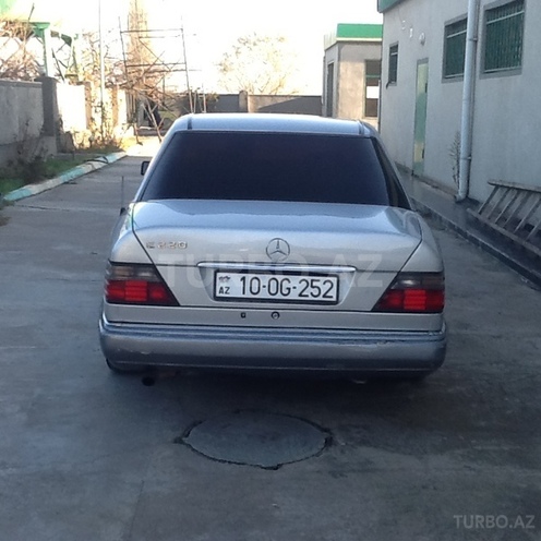 Mercedes E 200 1995, 255,000 km - 2.0 l - Bakı