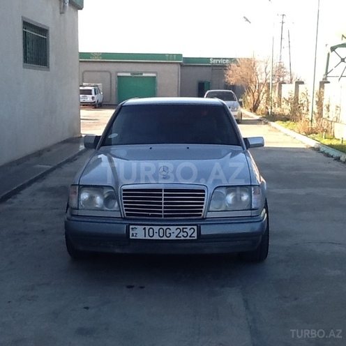 Mercedes E 200 1995, 255,000 km - 2.0 l - Bakı
