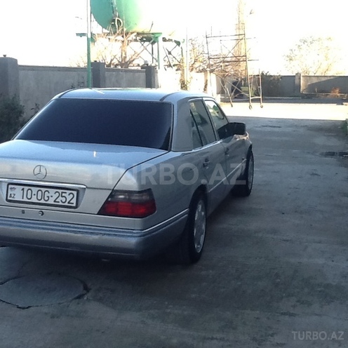 Mercedes E 200 1995, 255,000 km - 2.0 l - Bakı