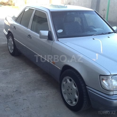 Mercedes E 200 1995, 255,000 km - 2.0 l - Bakı