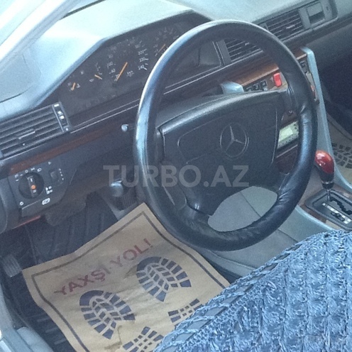 Mercedes E 200 1995, 255,000 km - 2.0 l - Bakı