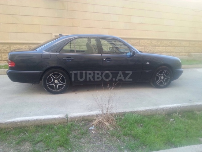 Mercedes E 230 1996, 278,000 km - 2.3 l - Bakı