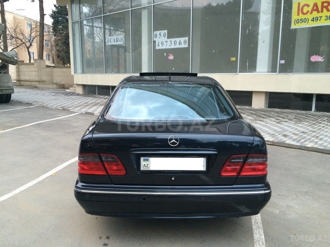Mercedes E 240 1999, 129,000 km - 2.4 l - Bakı