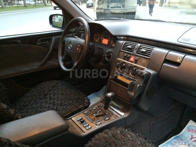 Mercedes E 240 1999, 129,000 km - 2.4 l - Bakı
