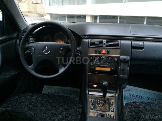 Mercedes E 240 1999, 129,000 km - 2.4 l - Bakı