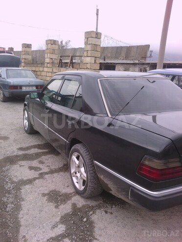 Mercedes E 220 1992, 185,000 km - 2.2 l - Şəki