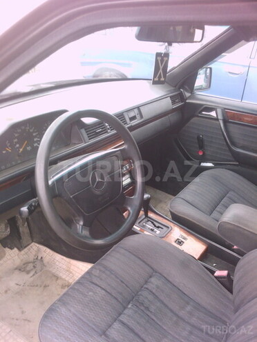 Mercedes E 220 1992, 185,000 km - 2.2 l - Şəki