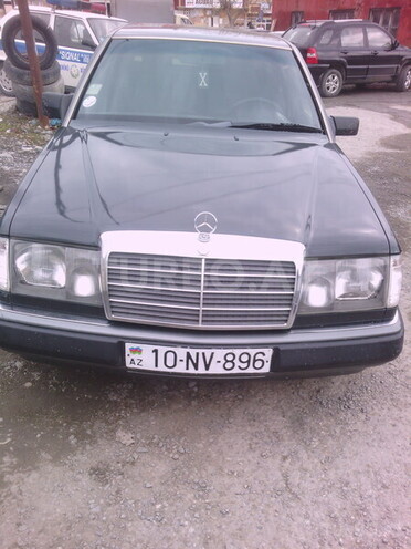 Mercedes E 220 1992, 185,000 km - 2.2 l - Şəki