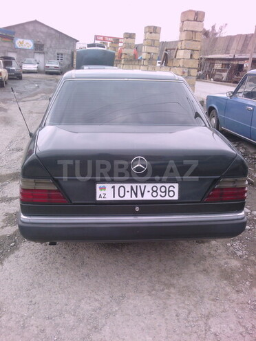 Mercedes E 220 1992, 185,000 km - 2.2 l - Şəki