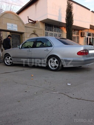 Mercedes E 240 2000, 400,075 km - 2.6 l - Balakən