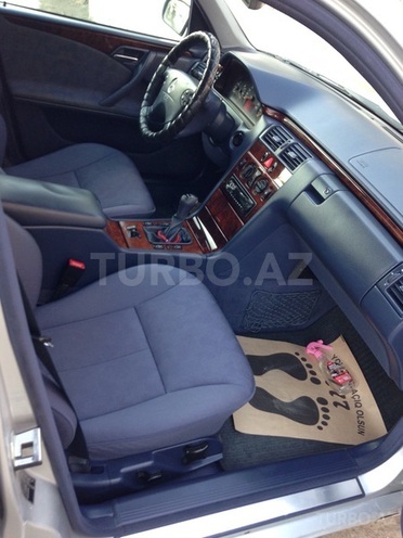 Mercedes E 240 2000, 400,075 km - 2.6 l - Balakən
