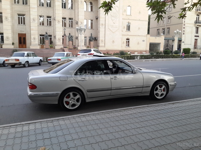 Mercedes E 240 2000, 144,000 km - 2.6 l - Gəncə