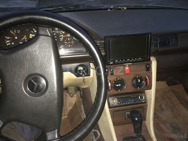 Mercedes E 250 1989, 842,659 km - 0.2 l - İmişli
