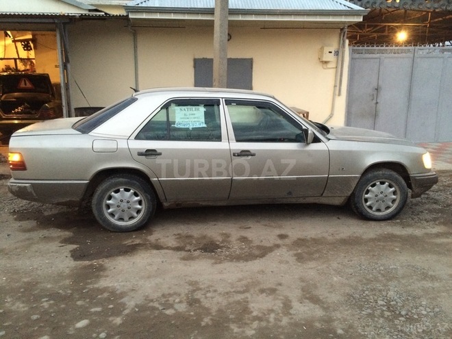 Mercedes E 250 1989, 842,659 km - 0.2 l - İmişli