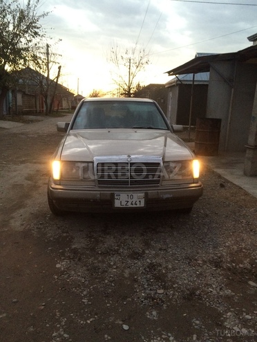Mercedes E 250 1989, 842,659 km - 0.2 l - İmişli